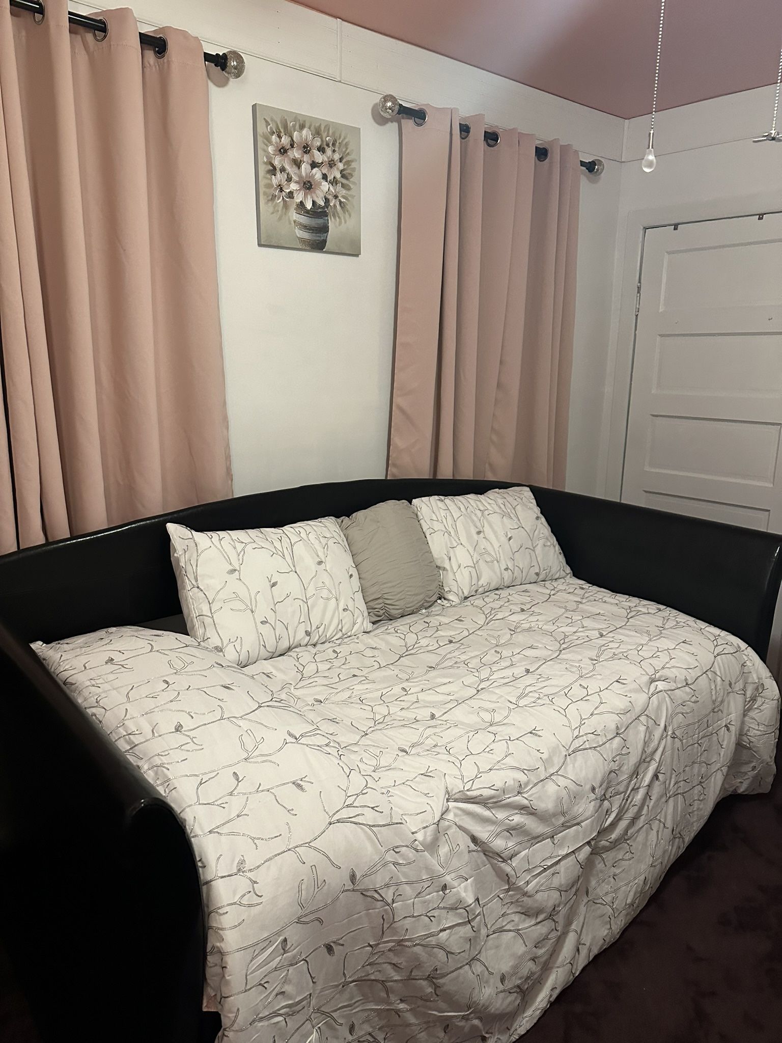 Trundle Day Bed (2 Twin Beds/Mattresses Included)