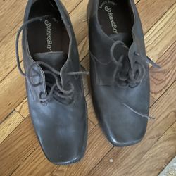 Size 11 mens shoes 