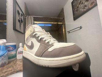 Size 9.5 9/10 Condition Comes With Box 10/10 Condition No Low ballers HMU!