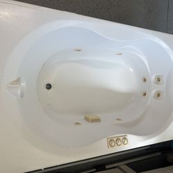 Jacuzzi tub