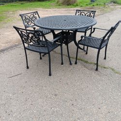 Cast Aluminum Patio Furniture Table With 4 Chairs 