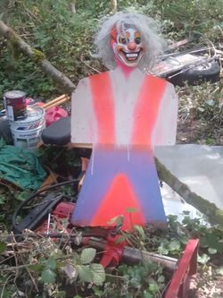 Wood clown w/ mask n wig