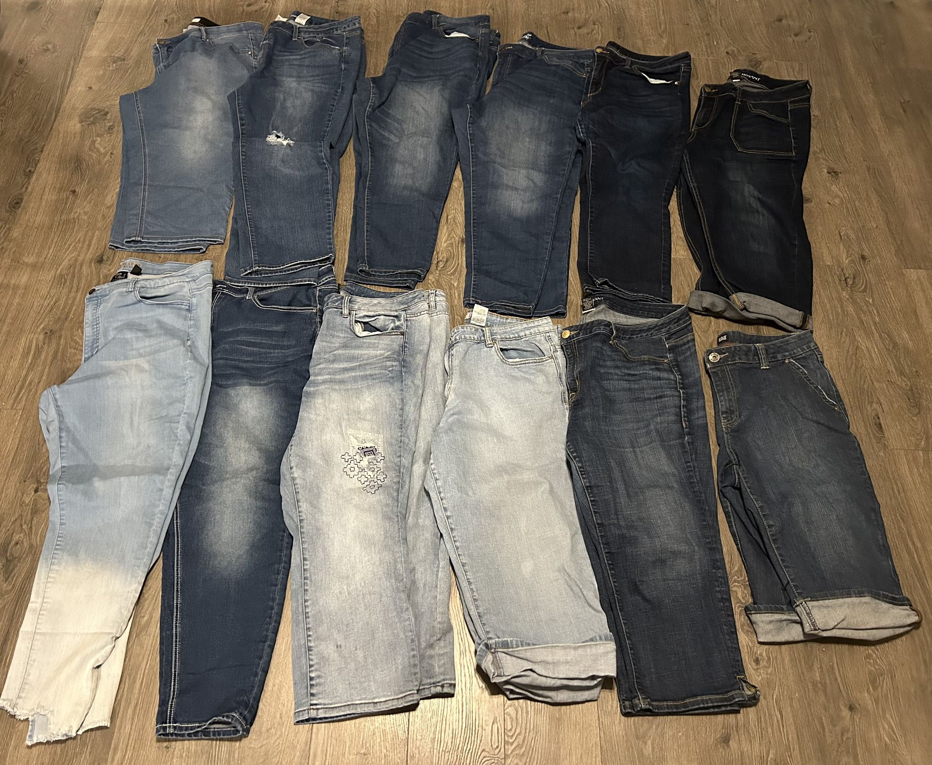 Bundle Of 12 pairs of jeans/capris Size 14w-20w Obo 
