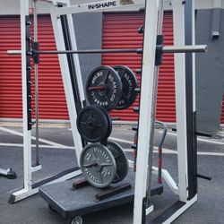 Smith Machine With CounterBalanced - Internal Weight System 35/35 & Weight   Plates Set 45s+45s+35s+45s aprox Counterbalaces Pair  total: 340 Pounds&L