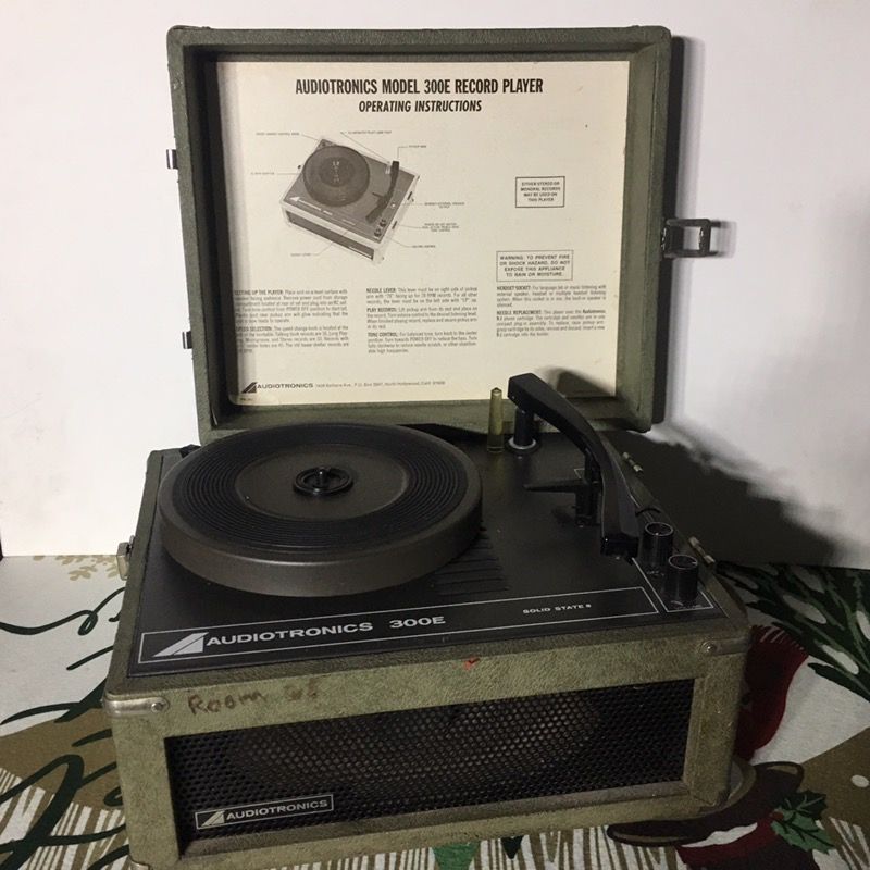 Audiotronics model 300e record player turntable