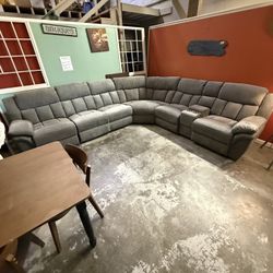 1 Month Old Large Modular Reclining Sectional 