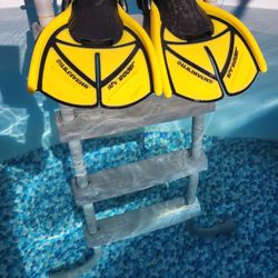Us Divers Shredder Fins Size Medium 7-10