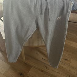 NIKE Men’s size large jogging pants