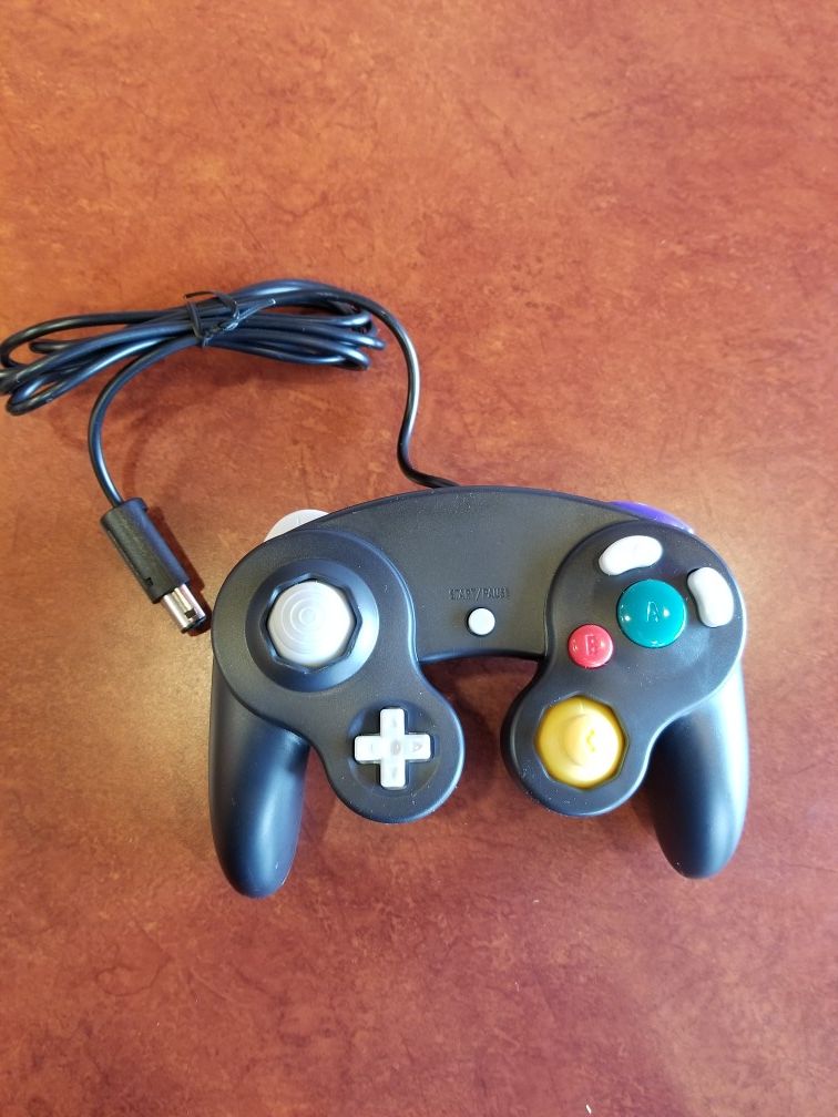 4 GameCube Controllers