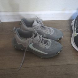 Mens Nike shoes Size 9