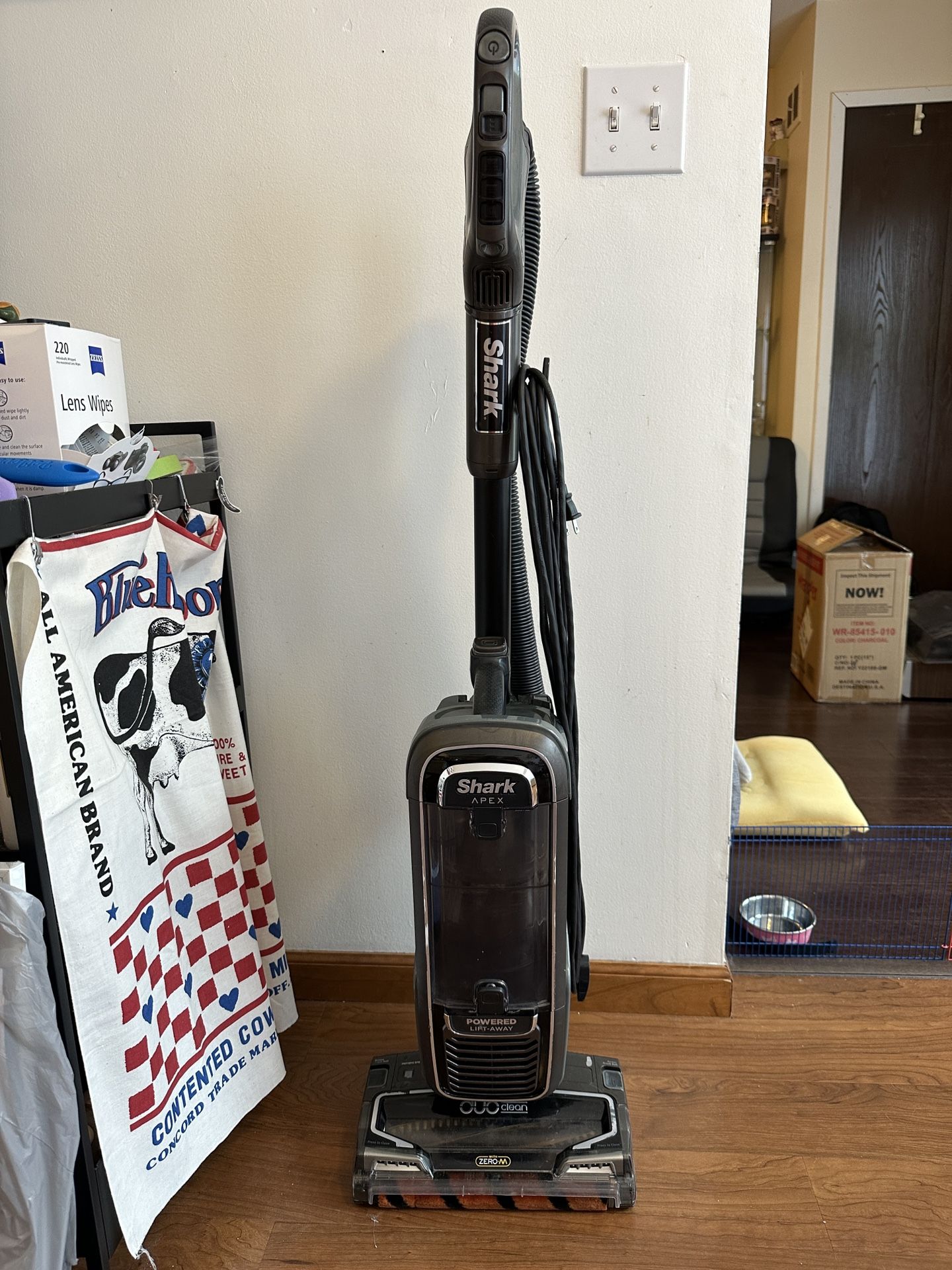 Shark Apex Powered Lift-Away Upright Vacuum with DuoClean & Self-Cleaning Brushroll! Works Great!