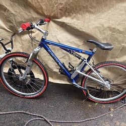 1997 Santa Cruz Heckler – Chris King Hubs/Headset – Bomber Z1 – Fox Shock – Classic MTB