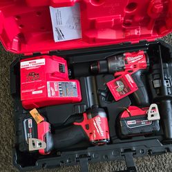 Milwaukee
M18 FUEL 18V Lithium-Ion Brushless Cordless Hammer Drill and Impact Driver Combo Kit (2-Tool) with 2 Batteries
