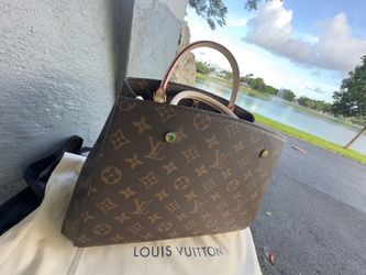 LOUIS VUITTON Palais