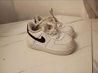 Nike black and white toddler sneakers size 5c