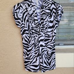 LADIES SIZE M...SHORT SLEEVE BLOUSE 