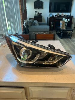2017-2019 HYUNDAI SANTA FE SPORT RH PASSENGER SIDE HEADLIGHT XENON NON-ADAPTIVE OEM C62R-20507 TL