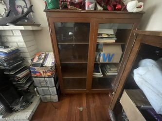 5 Book Shelf’s Trying To Get Rid Off