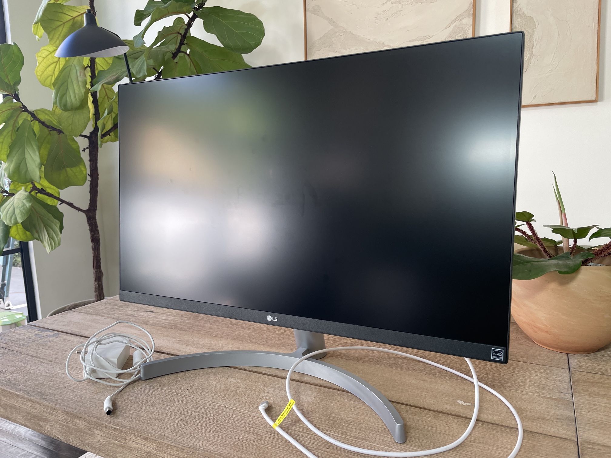 LG UL600-W 4k Monitor 27”
