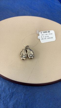 Gloves Pendant 