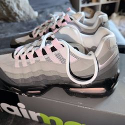Womens Nike pink Bubble Foam Airmax95 Size 9.5