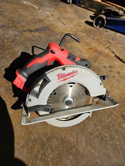 Milwaukee 18m brushless circular saw