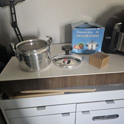Only $25! 3 L pressure cooker. New In Box