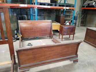 Mahogany Sleigh Bed w/Night Stand