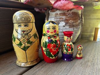 Vintage Nesting & Matryoshka Dolls T" USSR Father/Mother/ Child/ Baby