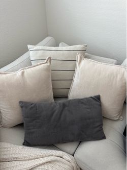 Set of 4 Throw Pillows