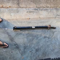 08 Chevy Silverado 2500HD Front Driveshaft