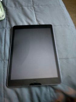 Apple iPad  6th gen