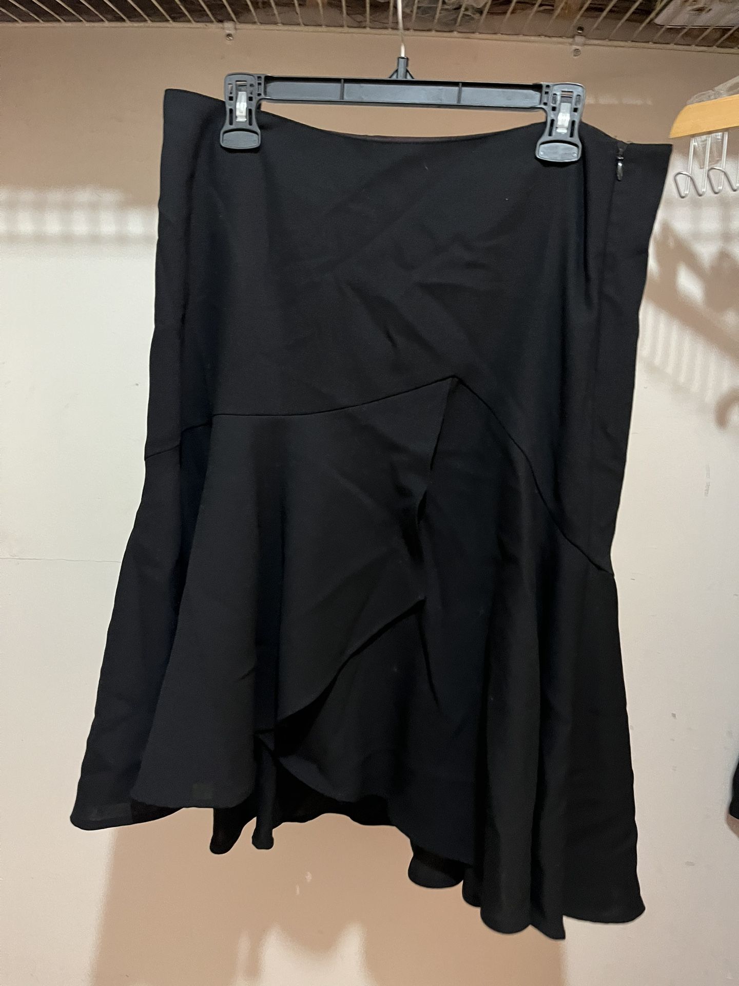Women’s Ann Taylor beautiful black skirt