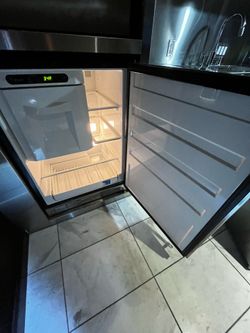 GE Monogram Built-In Beverage Refrigerator w/ Ice Maker, Works Great