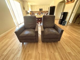 2 individual Recliner Chairs
