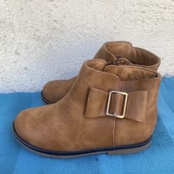 Girls Ankle Boots With Bows 9.