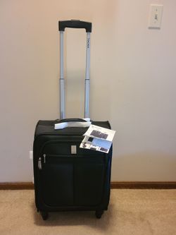 NEW 18” Carry-On Spinner Suitcase – Black Rolling Luggage