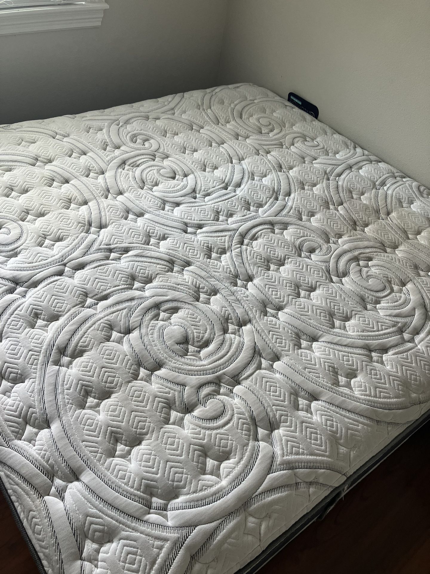 King size mattress + 2 Box springs and stand