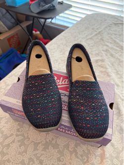 NEW Skechers Woman’s 9W Slide on