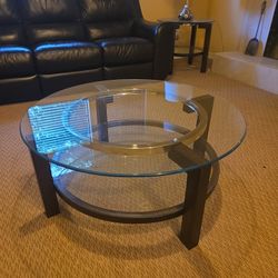 ROUND Coffee table.