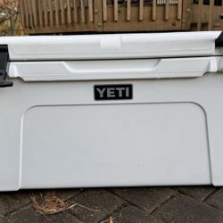 Yeti 75 Cooler/camping 