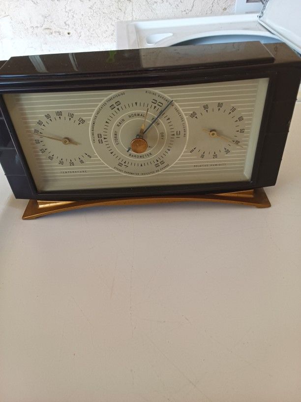 Vintage Barometer Weather Station