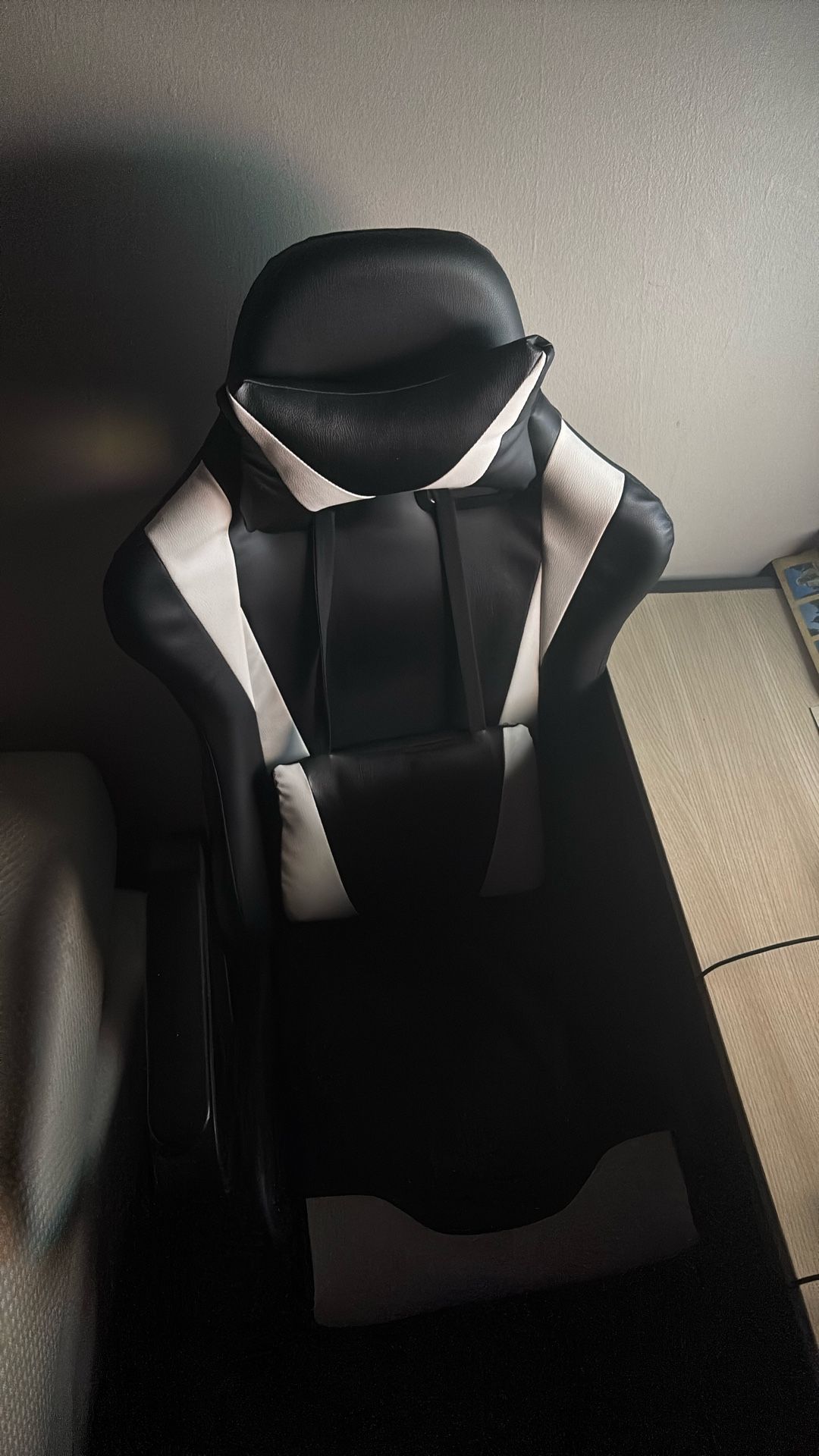 Gaming chair with neck and back support