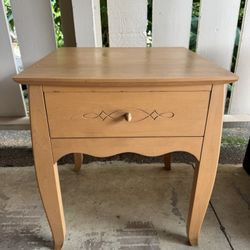 ♟️ Wooden Side Table / Nightstand by Baronet 🇨🇦✨