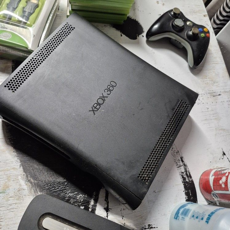 XBOX 360 +Games +Remote +HDMI +Storage Drive
