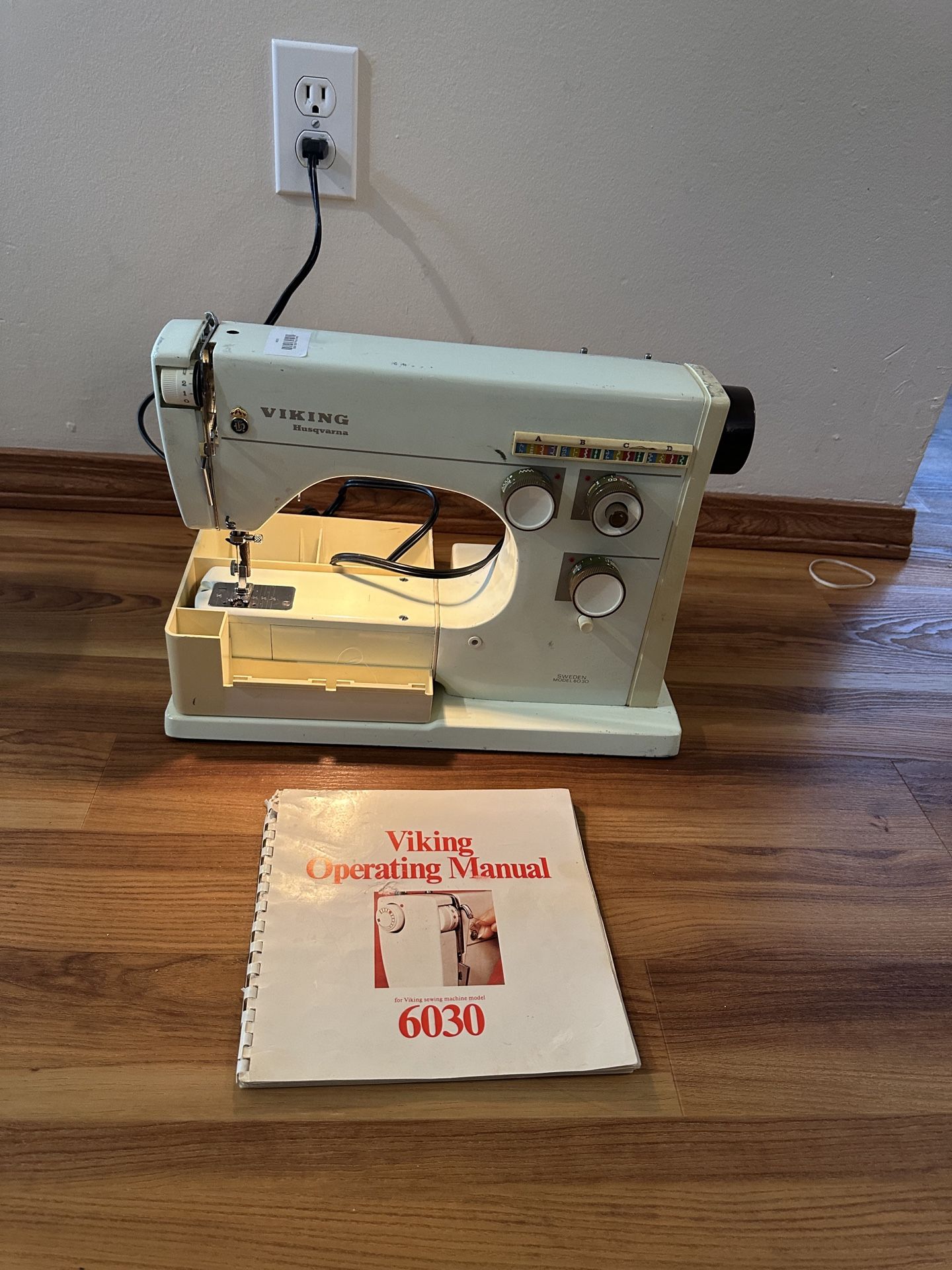 Viking Husqvarna Sewing Machine 6030