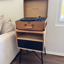 Crosley Record Player / Turntable With Speakers