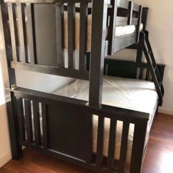 All Wood Bunk bed Twin/Full