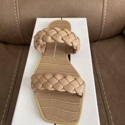 INDI Dulce Vita Flat Sandals Size 8.5.