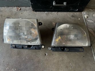 97/00 Toyota Tacoma Head Lights